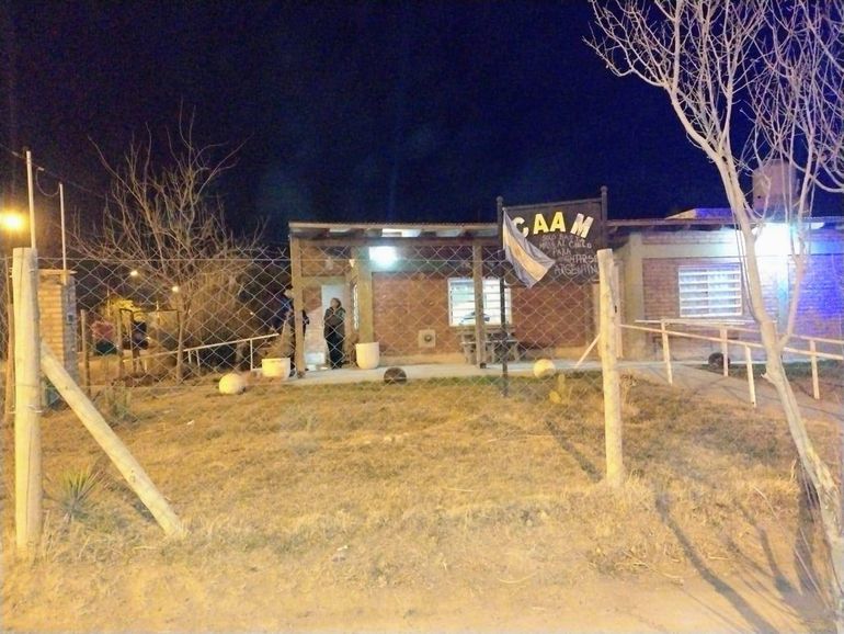 Quiso usurpar un refugio para víctimas de violencia de género y la desalojaron por una plaga de cucarachas
