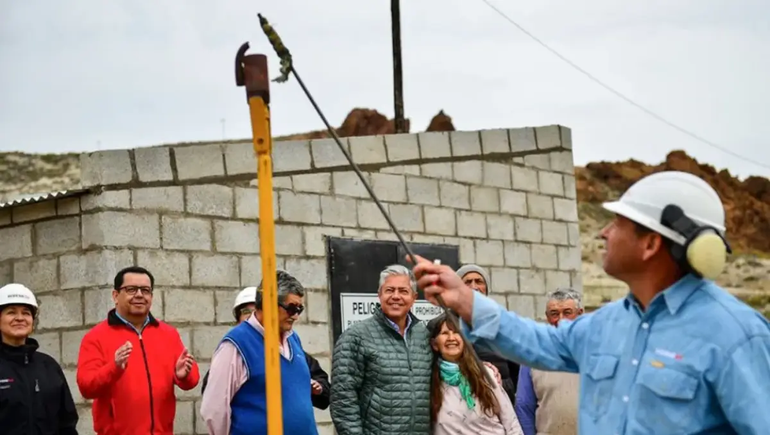 El gobernador Rolando Figueroa habilitó una nueva obra de gas en el norte neuquino
