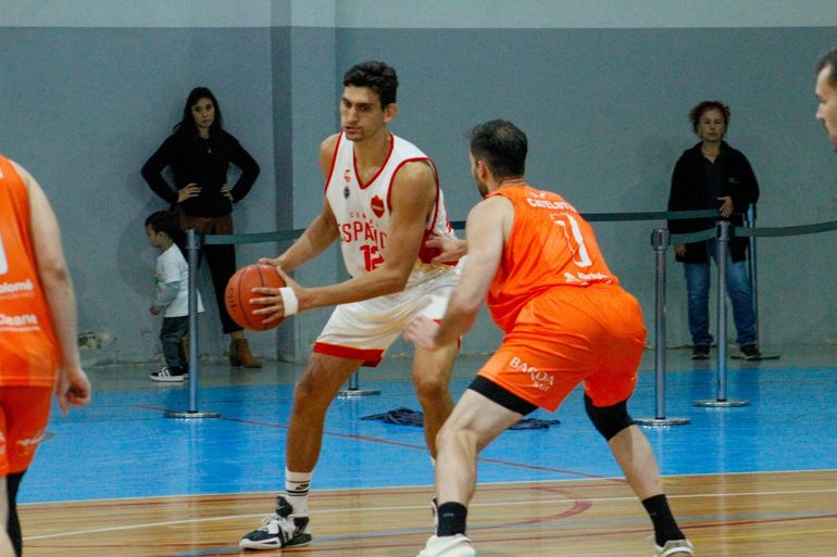 Con dos refuerzos de lujo, Centro Español se sumó al lote de candidatos en la Liga Federal de básquet