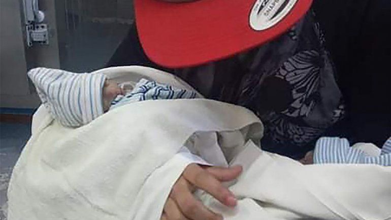 Piden justicia por los gemelos que murieron en el baño de un hospital