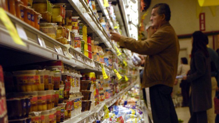 El rubro de alimentos es uno de los más afectados. Indumentaria y electrodomésticos le siguen. La gente compra lo justo y necesario.&nbsp;