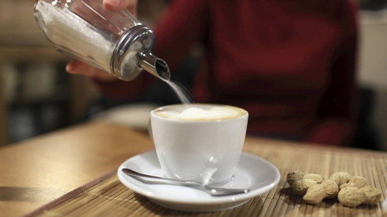 Tratan ordenanza para prohibir el azúcar en bares