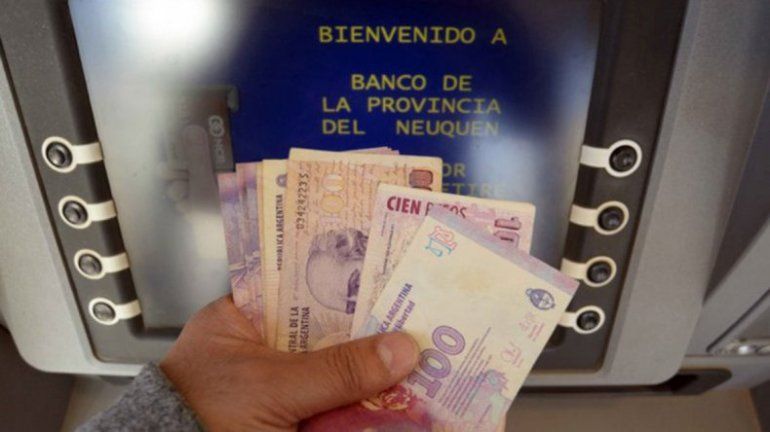 Por la crisis, el Gobierno adelantó el aumento del salario mínimo