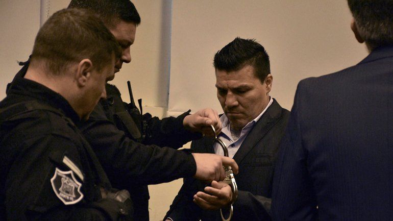 Condenaron a ex boxeador campeón del mundo argentino a 18 años de prisión por violar a su hija