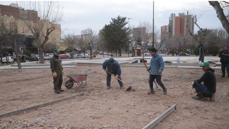 Renuevan el Parque Central con un espacio de juegos seguros y zona de ejercicios