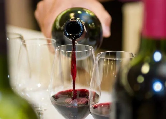 Reconocen la diversidad de estilos, regiones y expresiones de vino.