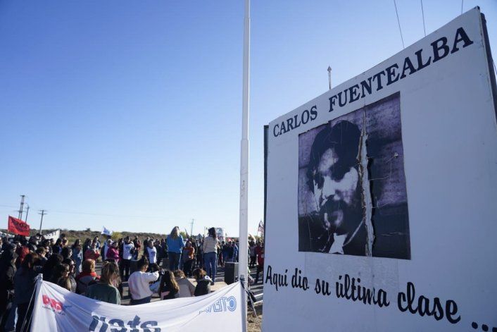 Acto en Arroyito a 17 años del asesinato de Carlos Fuentealba. Acto en Arroyito a 17 años del asesinato de Carlos Fuentealba.