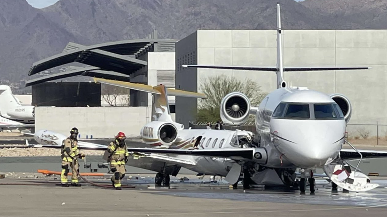 Un avión chocó a otro al salirse de la pista en Arizona