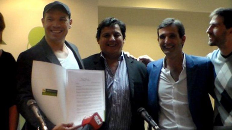 El ex boxeador visitó Neuquén y recibió un agasajo en el Concejo.