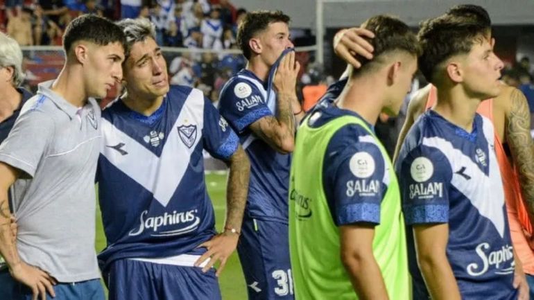 Los jugadores de Vélez tras perder la final de la Copa Argentina Los jugadores de Vélez tras perder la final de la Copa Argentina