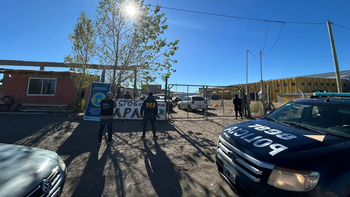 Efectivos de la Policía Federal durante los allanamientos en Zapala. Efectivos de la Policía Federal durante los allanamientos en Zapala.