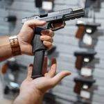 El cambio en el sistema de control de armas apunta a reducir trámites sin alterar las obligaciones legales vigentes. | LM Neuquen El cambio en el sistema de control de armas apunta a reducir trámites sin alterar las obligaciones legales vigentes.