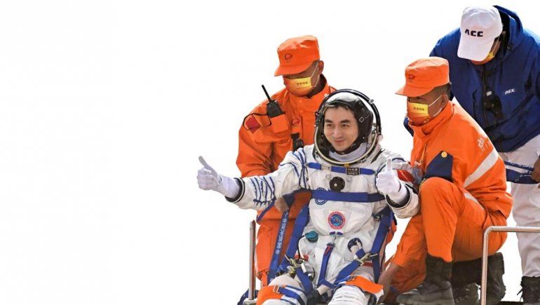 Récord: regresó la misión espacial más larga de China