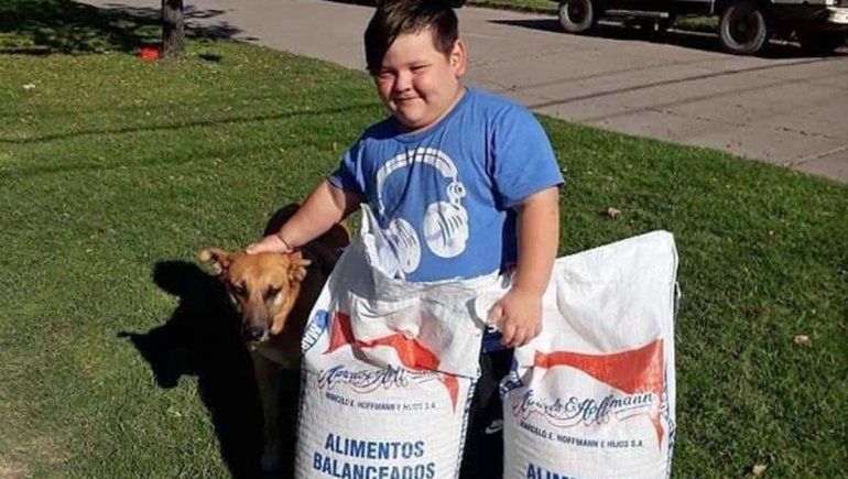 “Los animales son lo más fiel de este mundo”, dijo el nene Bautista, quien con tan solo 5 años organizó una rifa para alimentar a los perros de la calle.