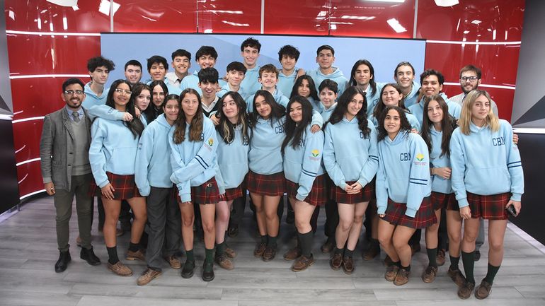 Quinto año del colegio Bilingüe copó la redacción de LMN