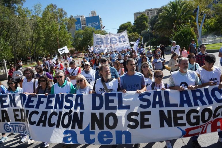 La reimposición de Ganancias es uno de los reclamos principales de los gremios neuquinos.