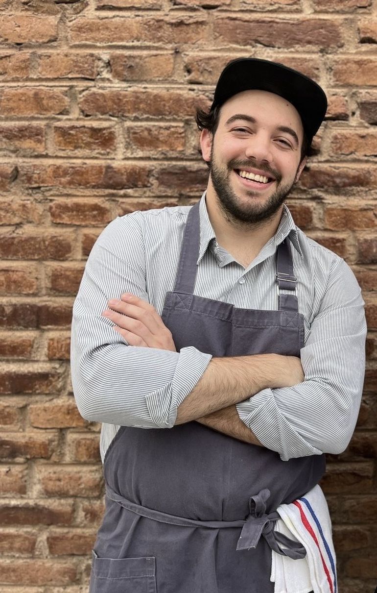 Simón Lochbaum llevará la cocina de Marga el sábado 30/11 en Cabrona. Simón Lochbaum llevará la cocina de Marga el sábado 30/11 en Cabrona.