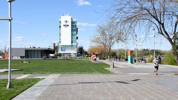 Agredió a su pareja en el Paseo de la Costa y la abandonó inconsciente