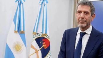 Luis Caputo, “agradeció el compromiso y la labor” de Pierrini durante su gestión al frente de la Secretaría. Luis Caputo, “agradeció el compromiso y la labor” de Pierrini durante su gestión al frente de la Secretaría.