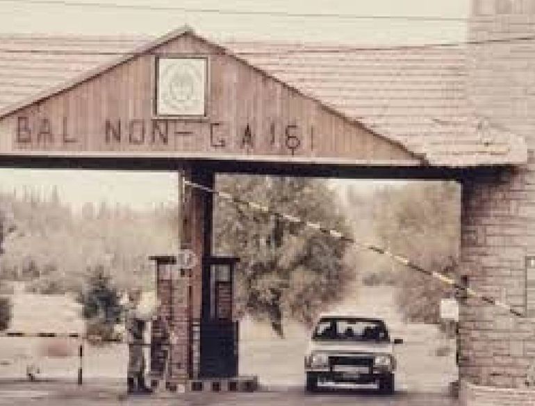 El ingreso al regimiento de Zapala. El ingreso al regimiento de Zapala.