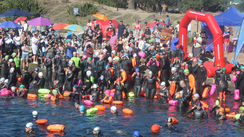 El cruce a nado del lago Aluminé convocó a cientos de competidores de todo el país en Villa Pehuenia Moquehue | LM Neuquen El cruce a nado del lago Aluminé convocó a cientos de competidores de todo el país en Villa Pehuenia Moquehue