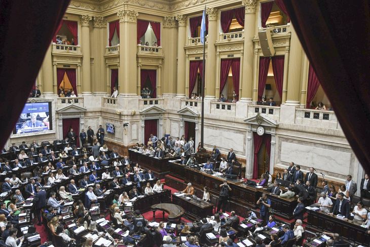 Diputados cordobeses insistieron en incluir el Impuesto País en el debate pero el oficialismo no aceptó.