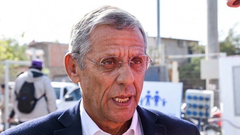 Pechi pidió reflexionar y liberar el tránsito a los taxistas