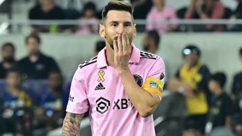Se reveló en qué idioma le habla Lionel Messi a sus compañeros. Se reveló en qué idioma le habla Lionel Messi a sus compañeros.