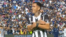 escandalo en el clasico mendocino: lo echaron por tirarle del pelo a un rival y se fue haciendo gestos escandalo en el clasico mendocino: lo echaron por tirarle del pelo a un rival y se fue haciendo gestos