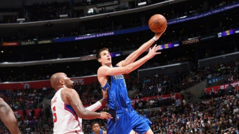 Mirá la espectacular tapa de Brussino en el mejor básquet del mundo