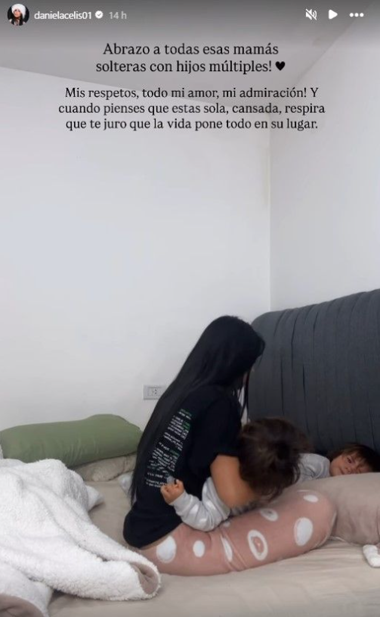 La foto que posteo Daniela Celis junto a sus hijas. La foto que posteo Daniela Celis junto a sus hijas.