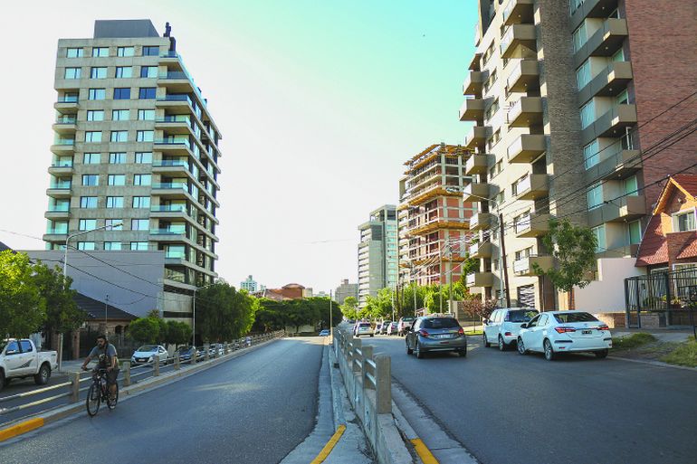 El barrio Santa Genoveva creció mucho en altura en las últimas décadas. El barrio Santa Genoveva creció mucho en altura en las últimas décadas.