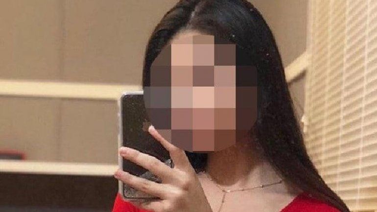 Joven vende su virginidad para pagar la universidad y la hipoteca de sus padres