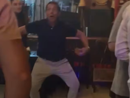 Filman al padre de Agostina Páez, la abogada detenida en Brasil, imitando gestos de un mono Filman al padre de Agostina Páez, la abogada detenida en Brasil, imitando gestos de un mono