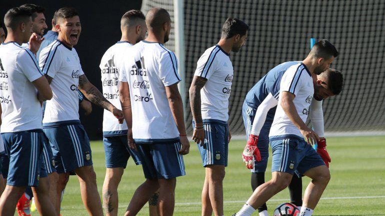 El Kun Agüero compartirá el ataque con el Pipa Higuaín.