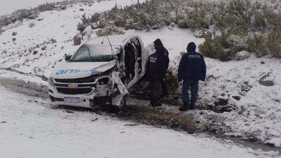 Una camioneta de Anses chocó con un camión: hay un herido