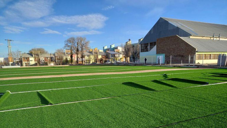 La Muni cumple el sueño de la cancha de sintético en el Polideportivo Gregorio Álvarez