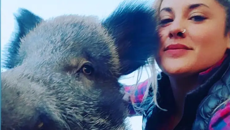 La increíble historia de amor de una neuquina y un jabalí