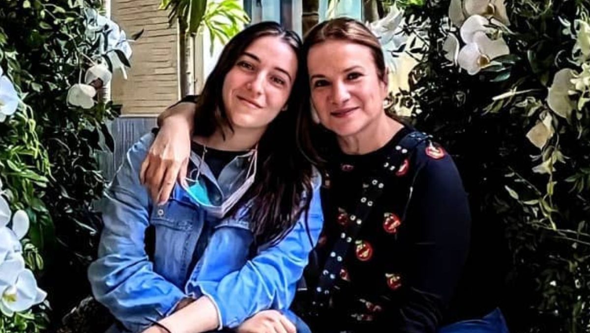 Lucía Galán junto a su hija Rocío Hazán.