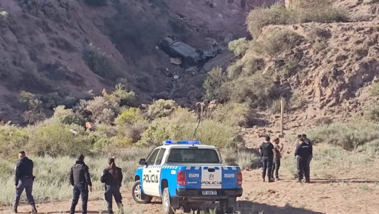 La Policía trabaja en el lugar del siniestro | LM Neuquen La Policía trabaja en el lugar del siniestro