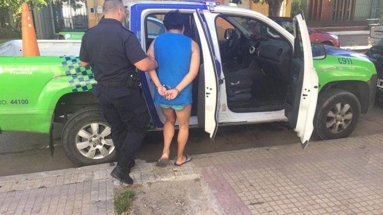 Discutió con la vecina y la asesinó de seis puñaladas