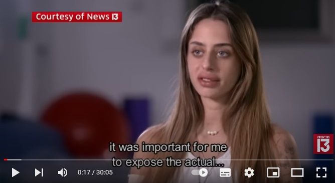 Mia Schem durante la entrevista con Canal 13 de Israel.