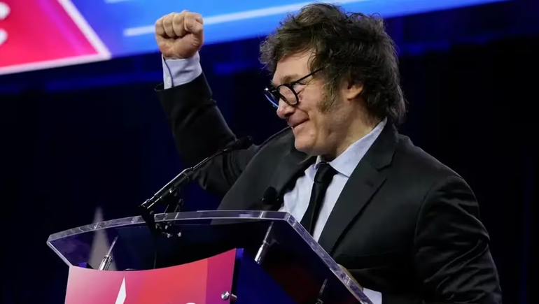 Javier Milei considera la posibilidad de hacer una reunión previa con los gobernadores, de cara al Pacto de Mayo. Javier Milei considera la posibilidad de hacer una reunión previa con los gobernadores, de cara al Pacto de Mayo.