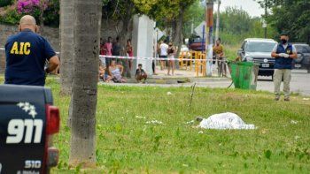 fue a enterrar a su hermano asesinado y lo acribillaron a tiros fue a enterrar a su hermano asesinado y lo acribillaron a tiros