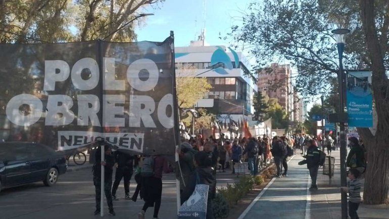 Otra jornada de caos en el tránsito del centro neuquino