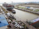 El Canal de Panamá, clave para el comercio marítimo global.