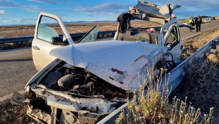 Chubut: un conductor murió tras chocar con un camión que quedó volcado en la ruta