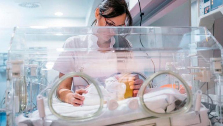 Murió de covid-19 tras dar a luz y no pudo conocer a sus hijos