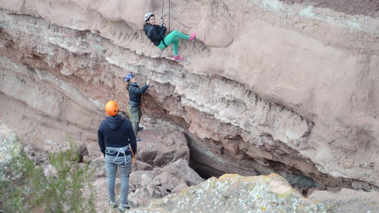 La actividad física y la colaboración necesaria para encarar diferentes acciones en la barda son útiles para sacar a los niños de la violencia.