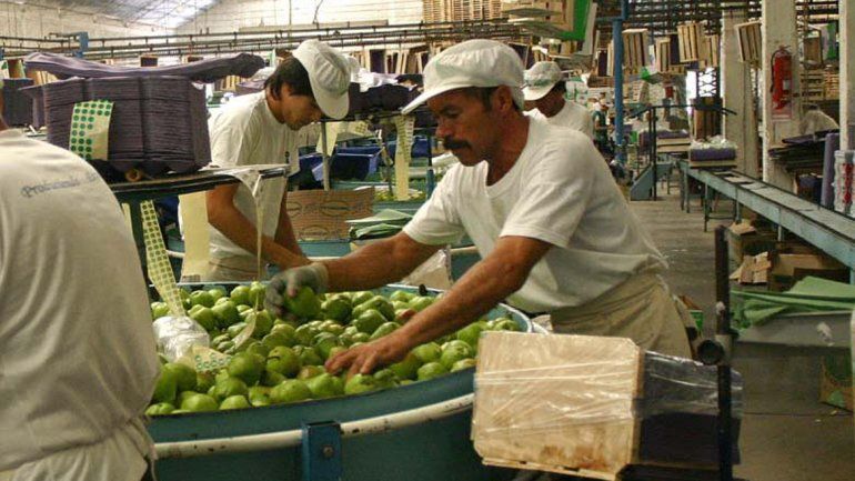 Algunas empresas están ajustando la planta de personal.
